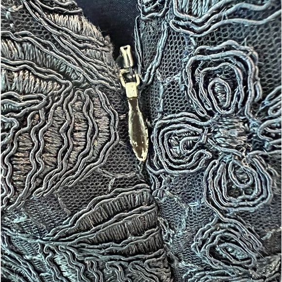 ML Monique Lhuillier Follow Suit Sheath - Picture 8 of 16